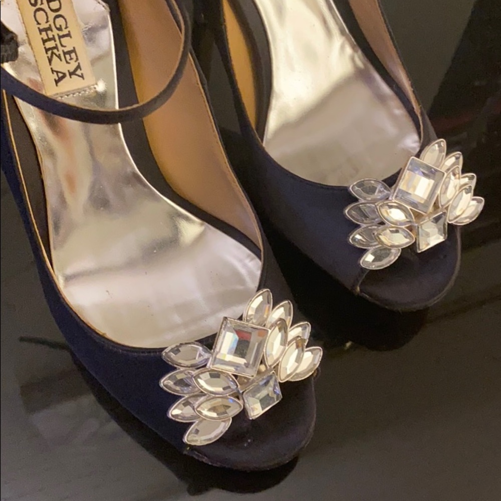 Beautiful heels 🖤 - Picture 6 of 7